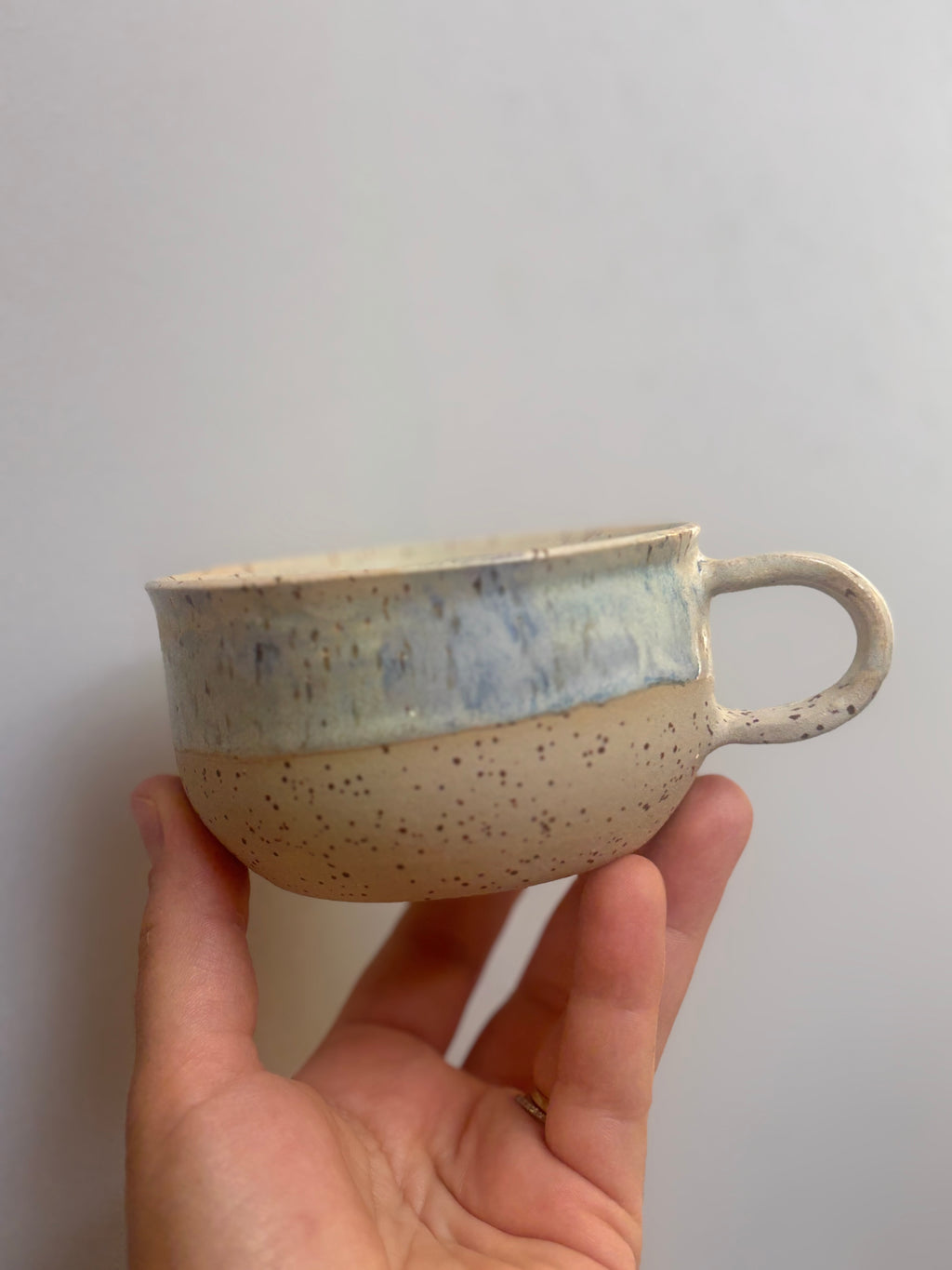 Tasse à cappuccino gris bleuté