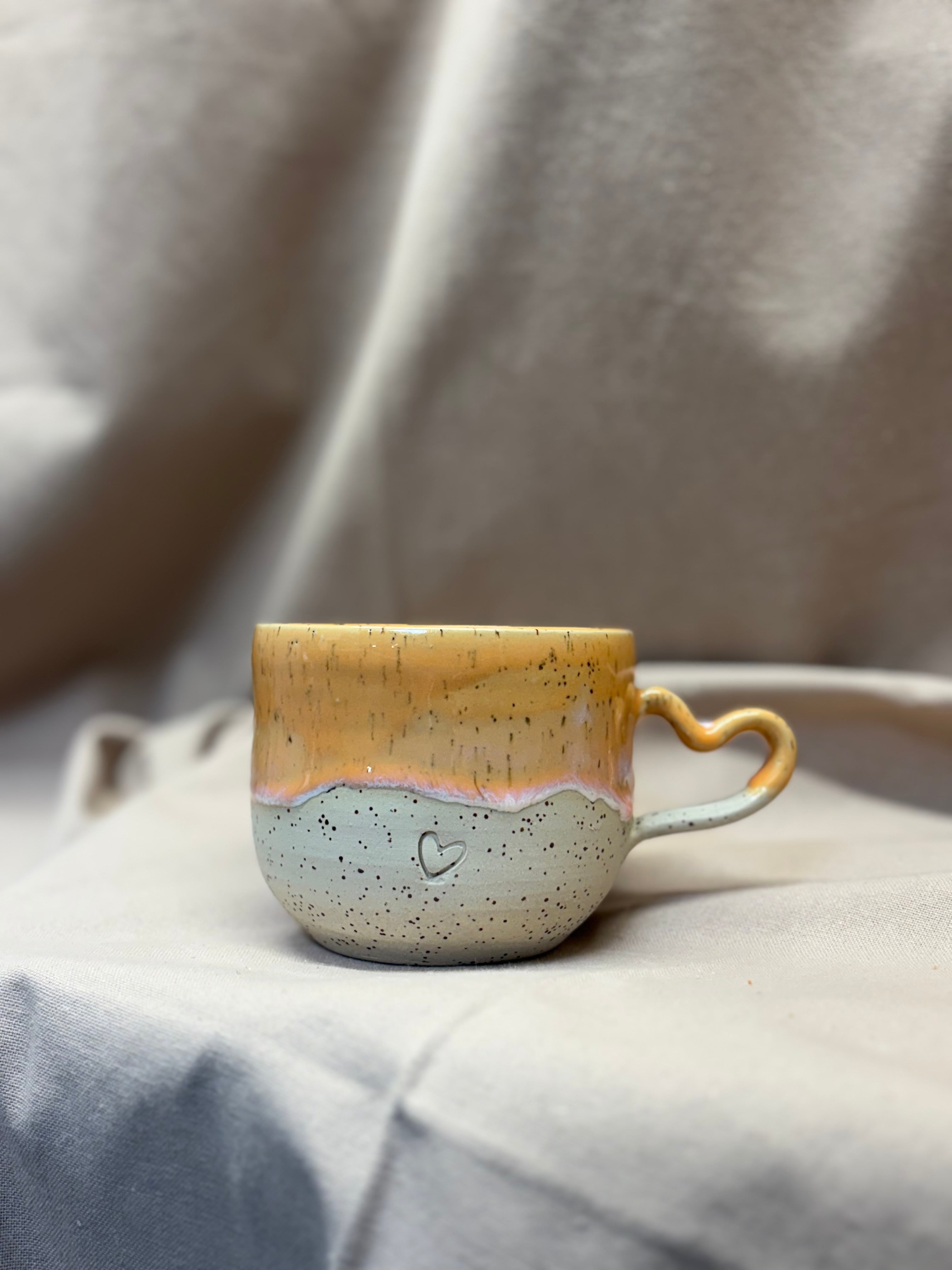 Grand mug orange  anse cœur