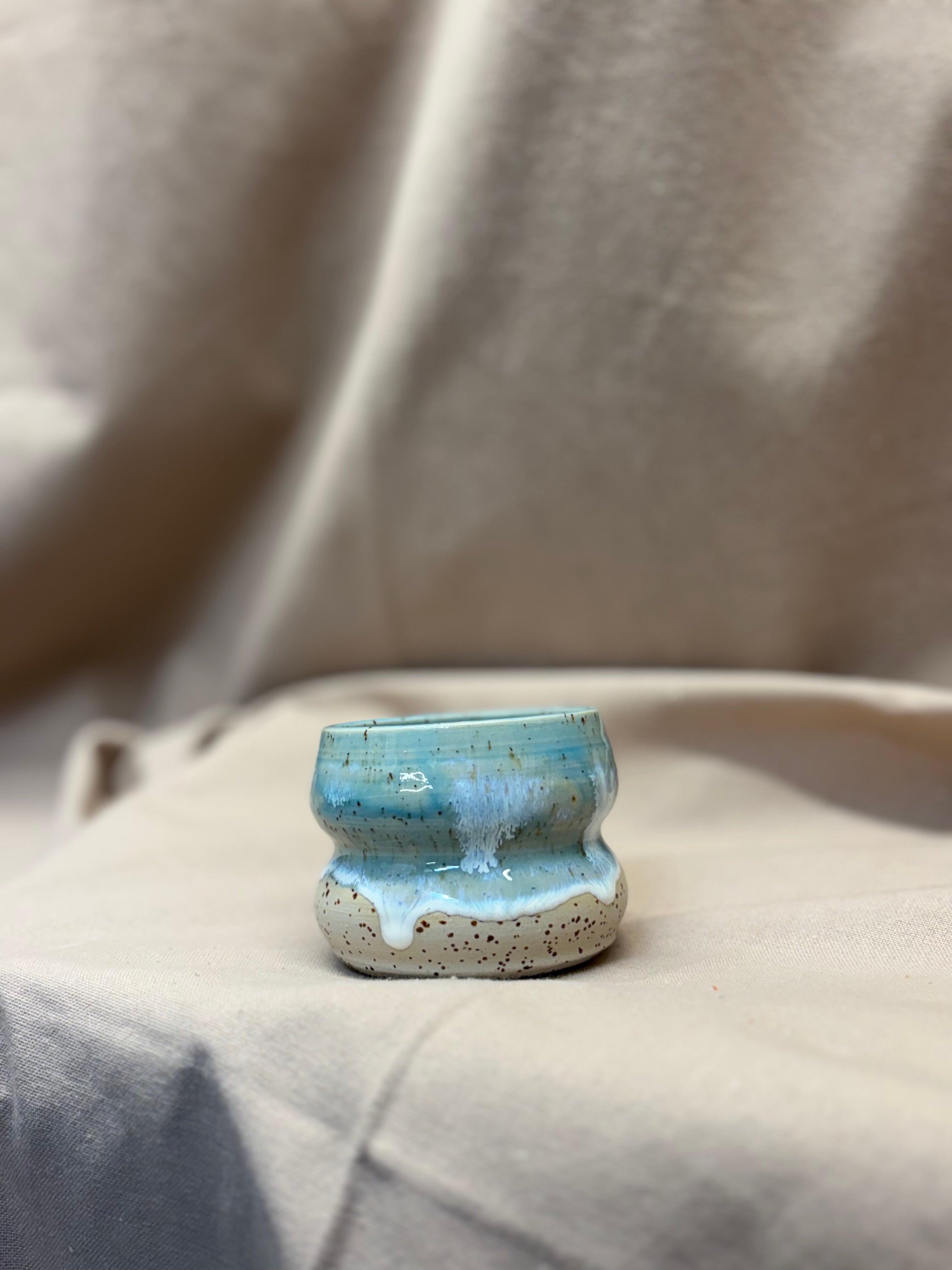 tasse ondulée bleu ciel