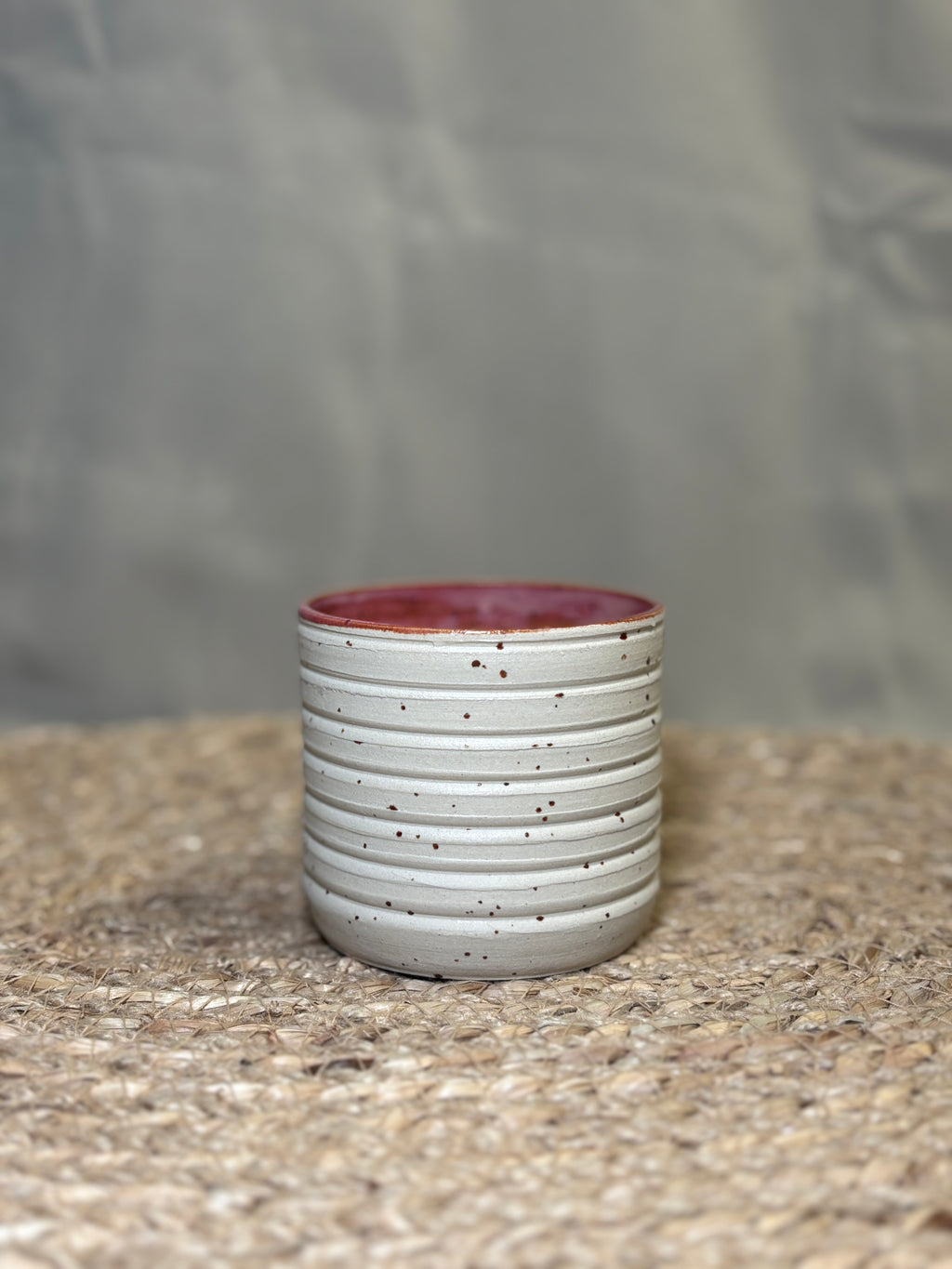 Tasse à café intérieur bordeaux