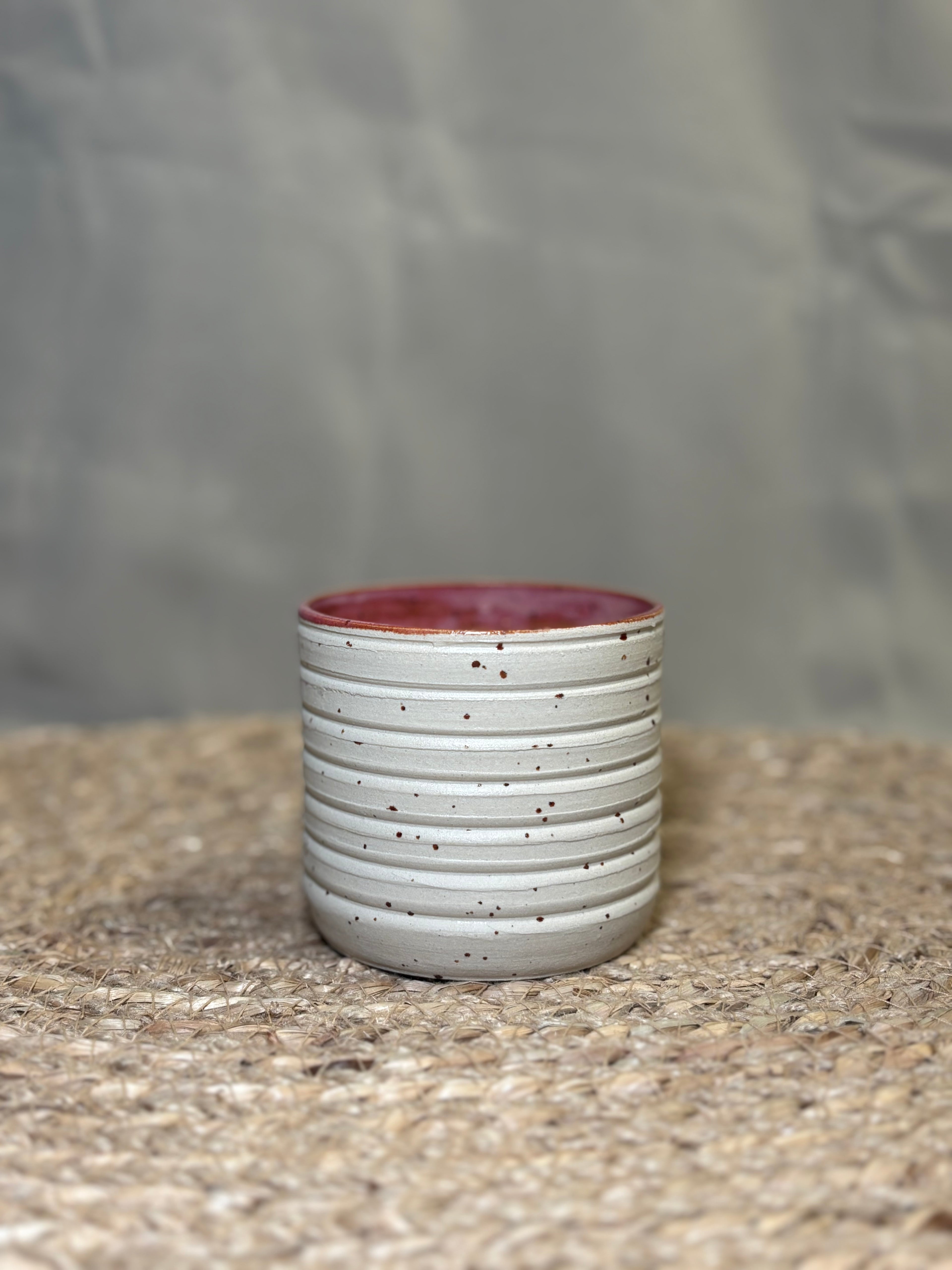 Tasse à café intérieur bordeaux