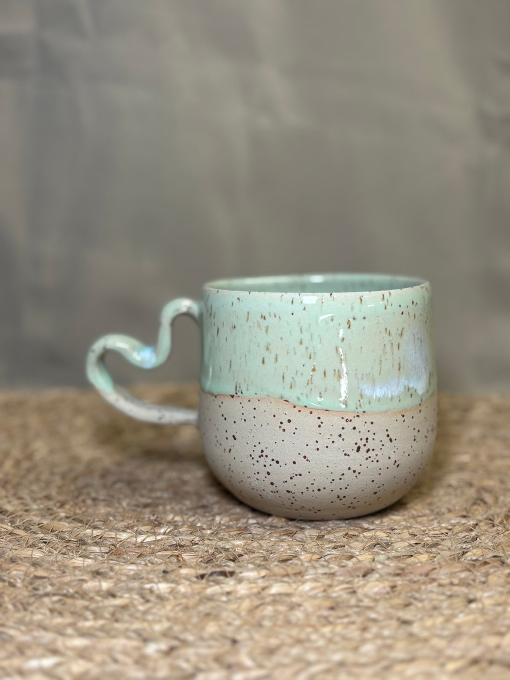 Mug vert d'eau à anse en coeur