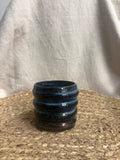 Tasse ondulée terre d'encre
